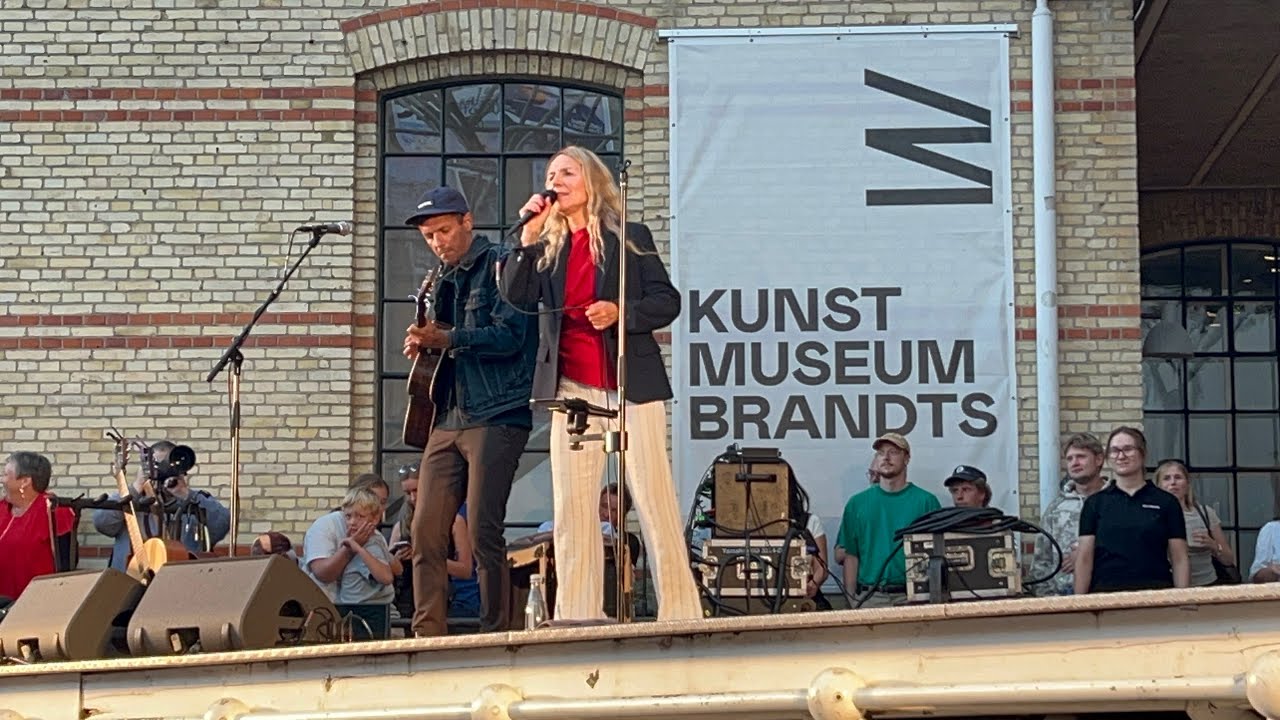 Alberte Winding. Tænder på et kys. Odense