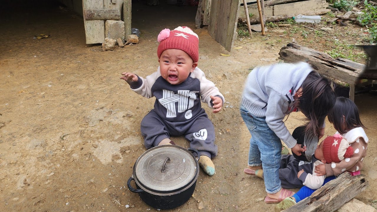 single mother goes to pick vegetables to sell and the little girl tortures her child single mother