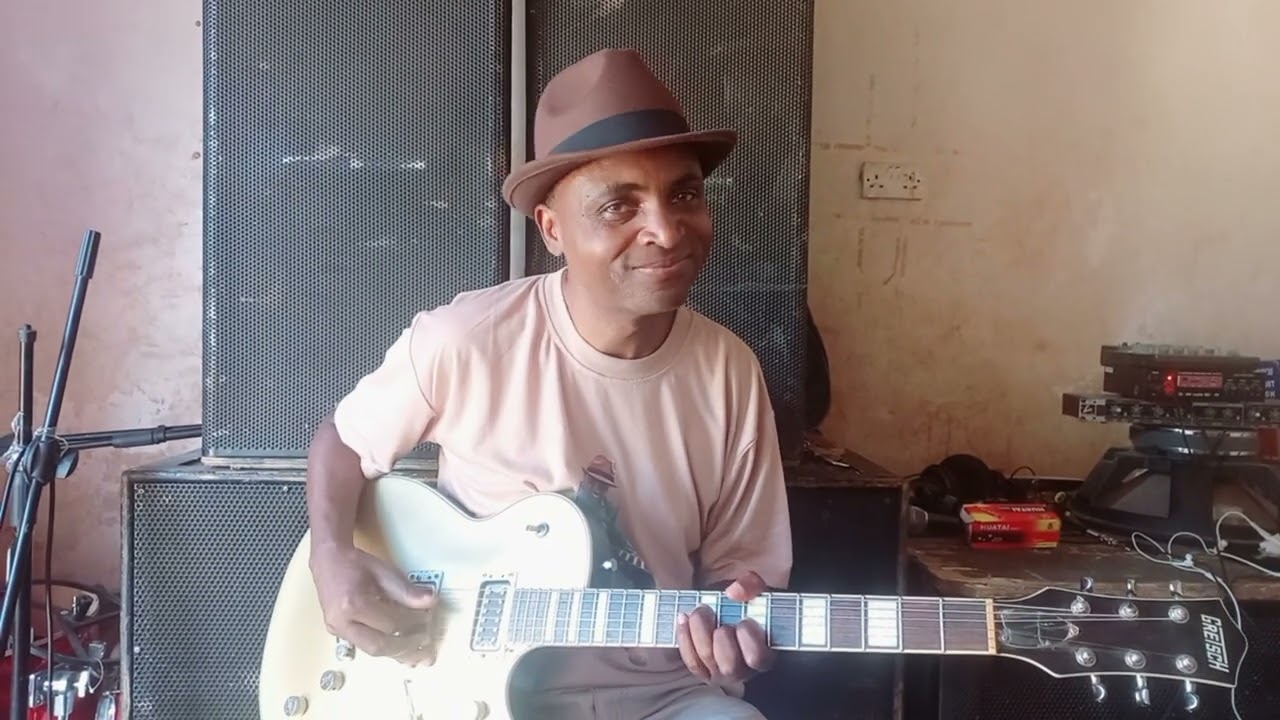 Innocent mijuntu Rhythm Expert brand.(song Tereerai 2005 Album vapupuri pupurayi)ft Aleck macheso