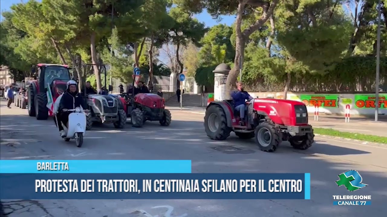 BARLETTA Protesta dei trattori, in centinaia sfilano per il centro