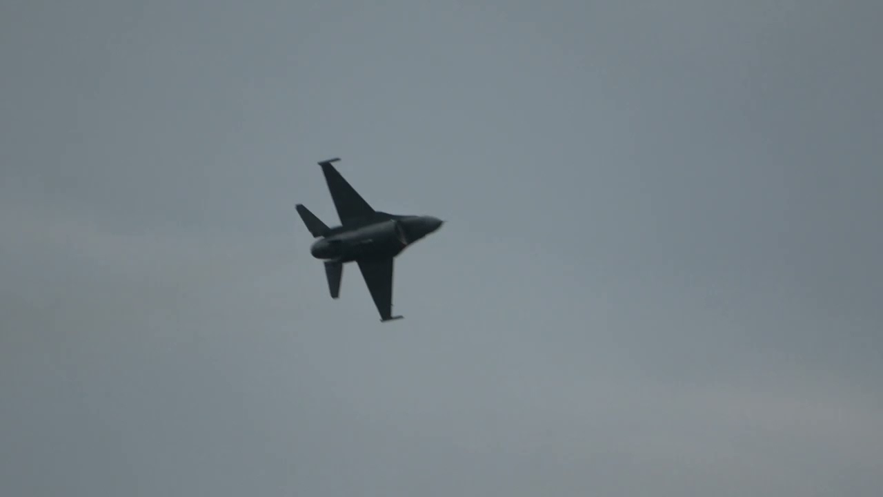 Amazing USAF F-16 Viper demoteam at the 44rd International Sanicole Airshow 2024!!!