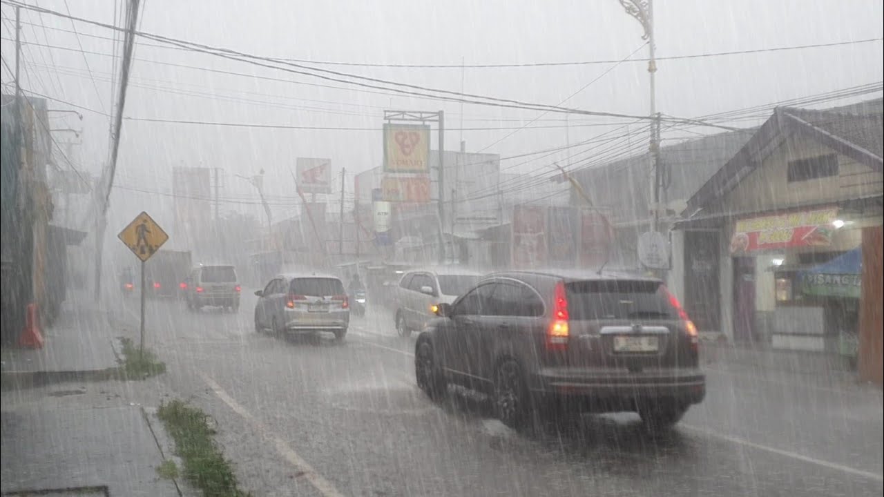THE HEAVIEST STORM RAIN ON EARTH TURNS STREETS INTO RIVERS