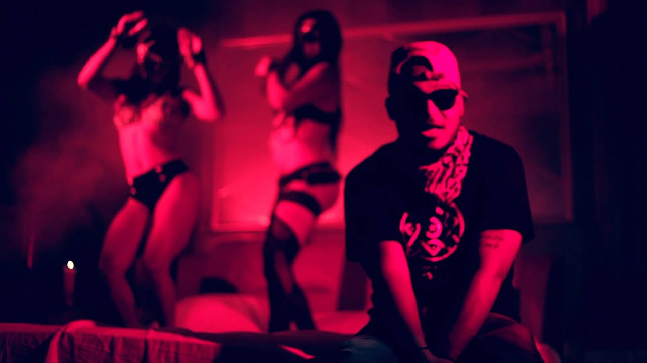 El Batallon - En Una Caba&ntilde;a | Video Oficial