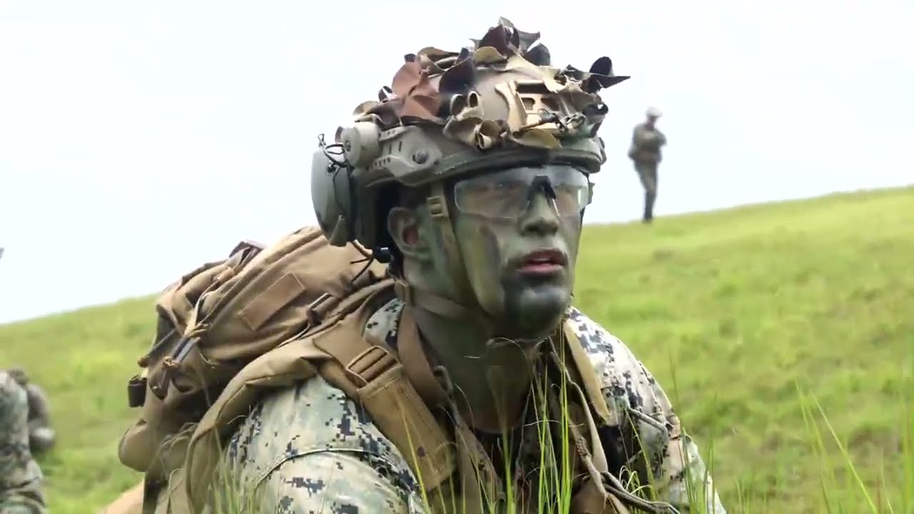 3d Intelligence Battalion Marines conduct live fire and maneuver range