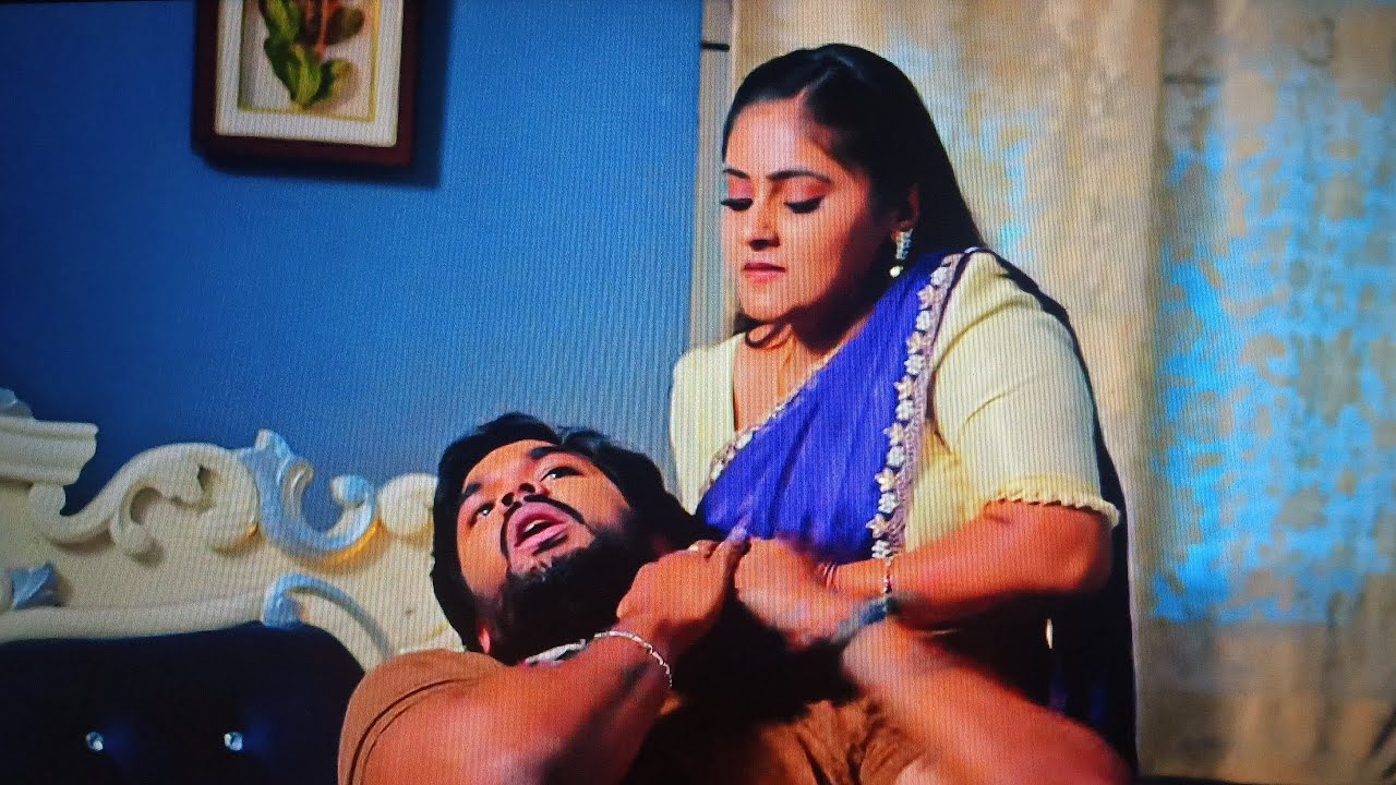 నర్మద ని కొట్టిన వేదవతి