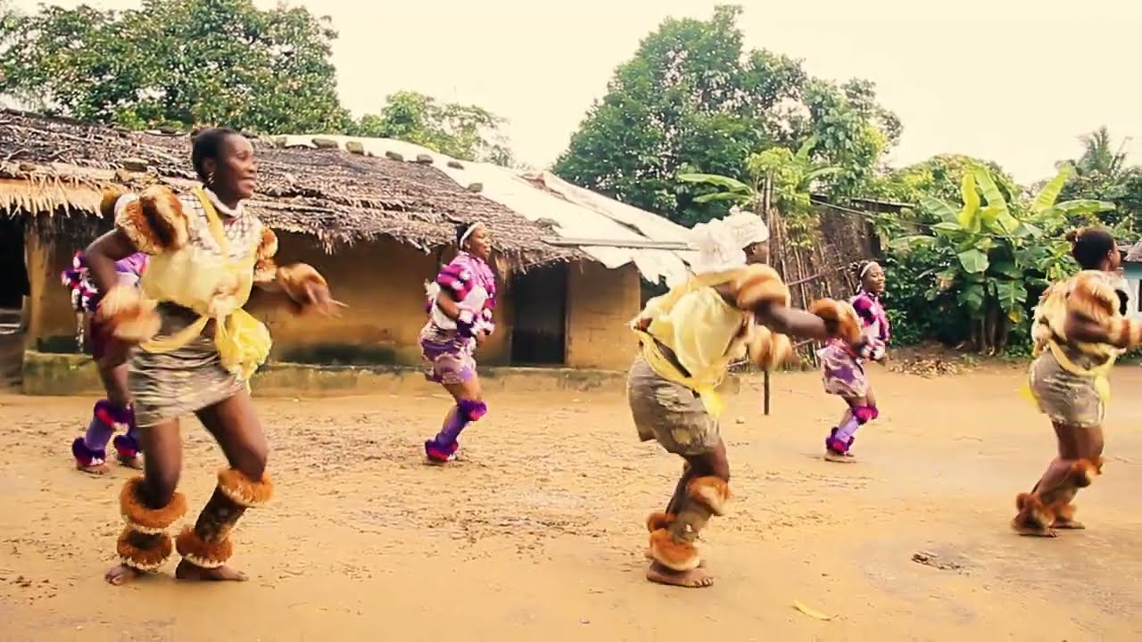 Dancing to - ADOD UKARA an AKWA IBOM song by el Mafrex (Ekombi) style.