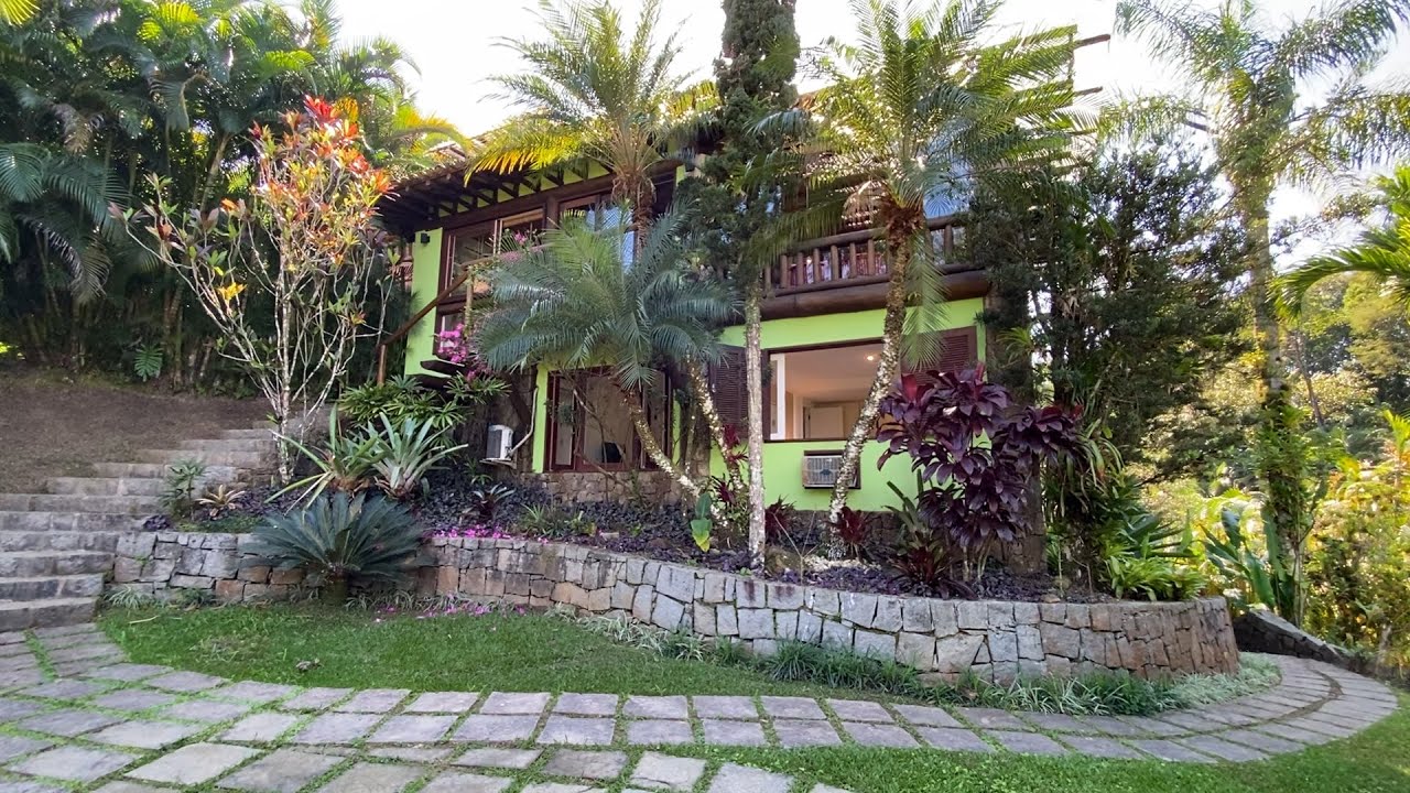 Casa de frente para praia à venda por R$2.500.000 na Ponta da Mombaça, Angra dos Reis RJ