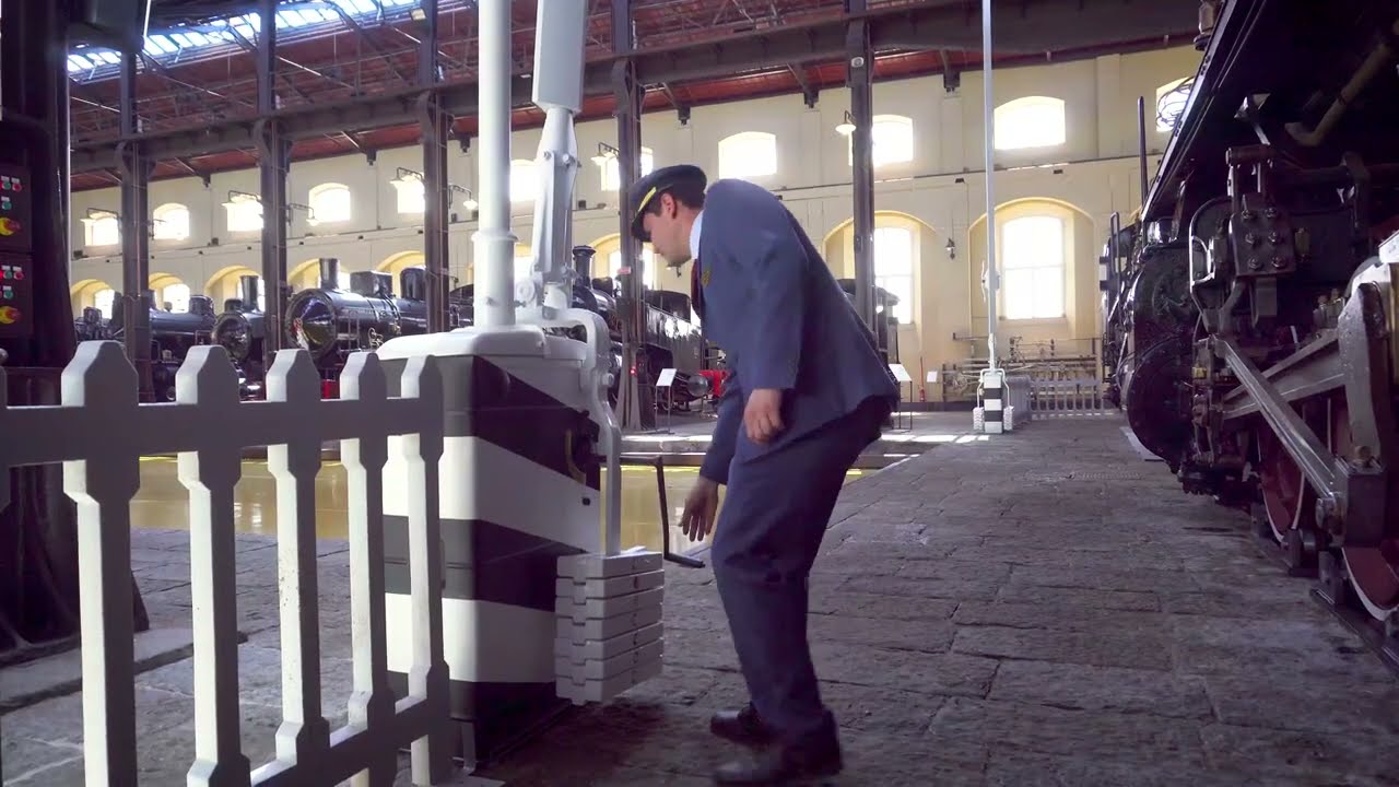 Museo Nazionale Ferroviario di Pietrarsa - Nuova installazione locomotive 480.017 e 685.068