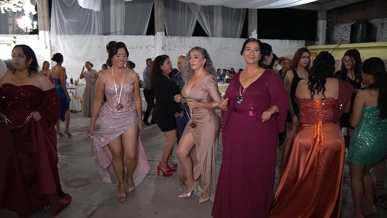 SE PUSO BUENO EL BAILE!!! EN LA BODA DE AZENETH Y CRISTO #guerreromexico #bailesmexicanos #fiesta