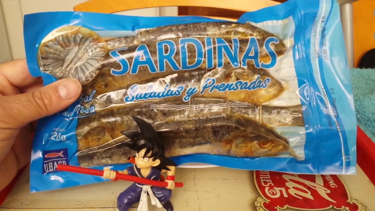 Como pelar sardinas arenques, rancias o en salaz&oacute;n.