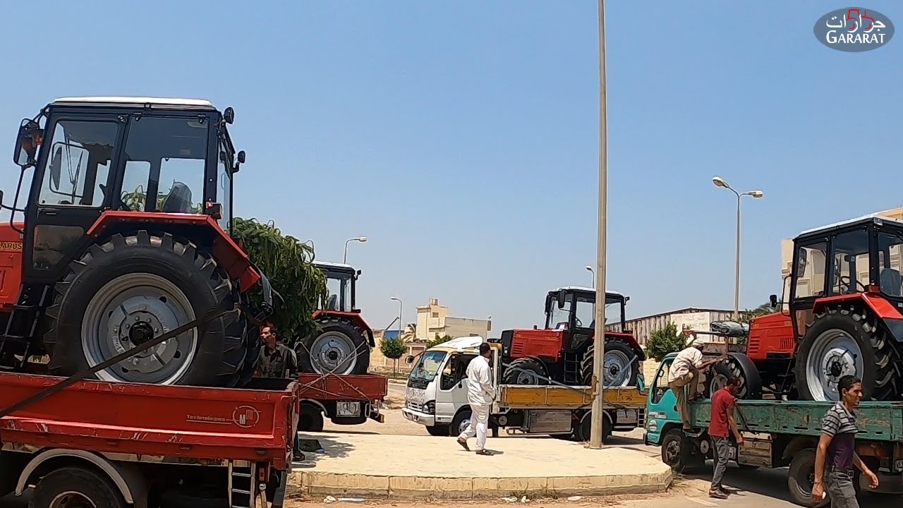 تسليم اكبر شحنة جرارات