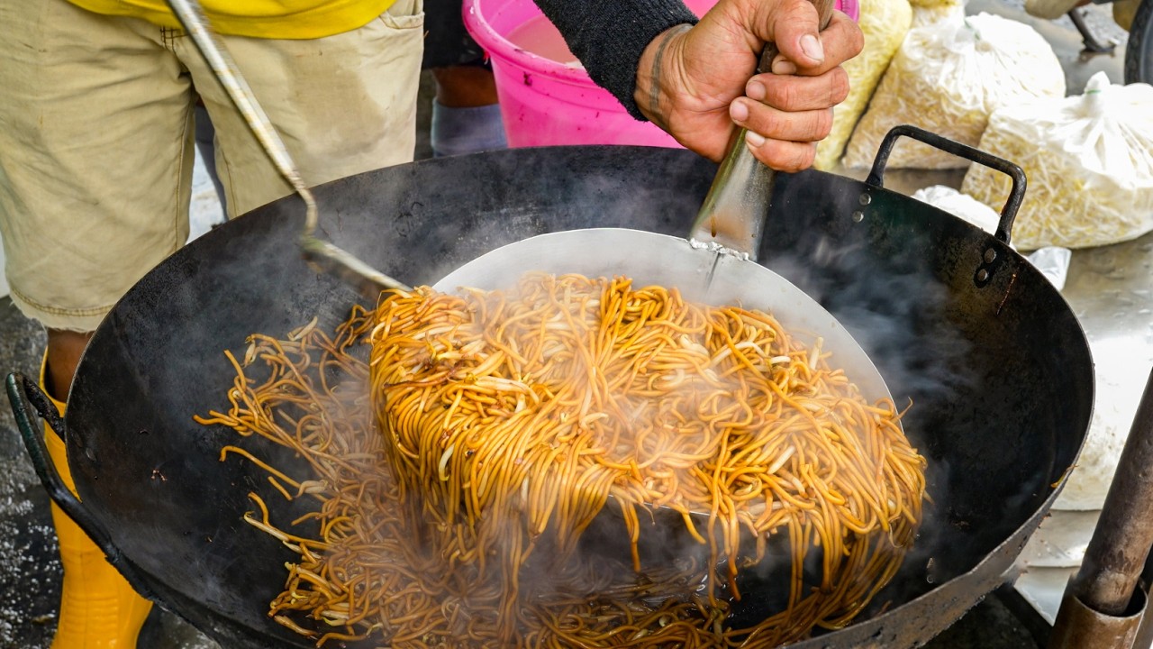 MALAYSIA NOODLES MASTER! Legendary $0.5 Fried Noodles in Penang - Malaysian Street Food