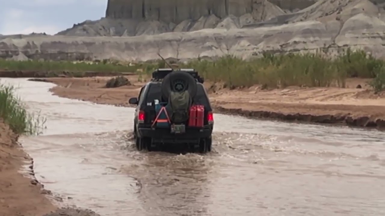 Overlanding in Middle Wild Horse Canyon Mesa 