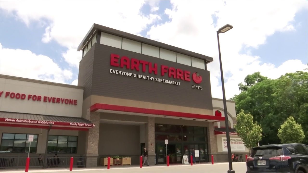 Earth Fare reopens in Roanoke