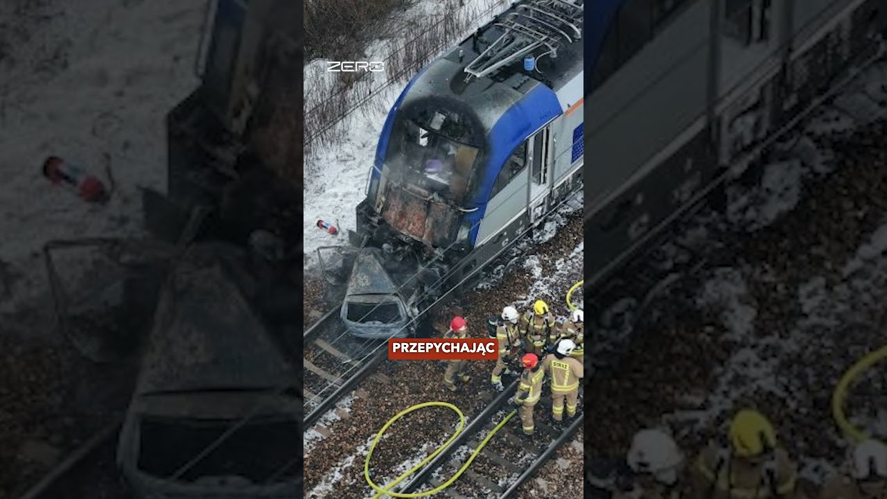 DWA POCIĄGI UDERZYŁY W SAMOCH&Oacute;D