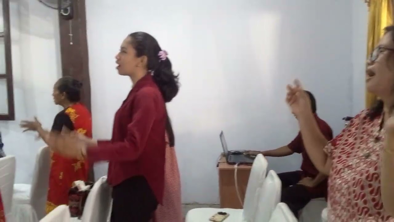 Tuhan Memberikan Nyanyian medley Yesus Cinta Saya dan Yesus Pokok