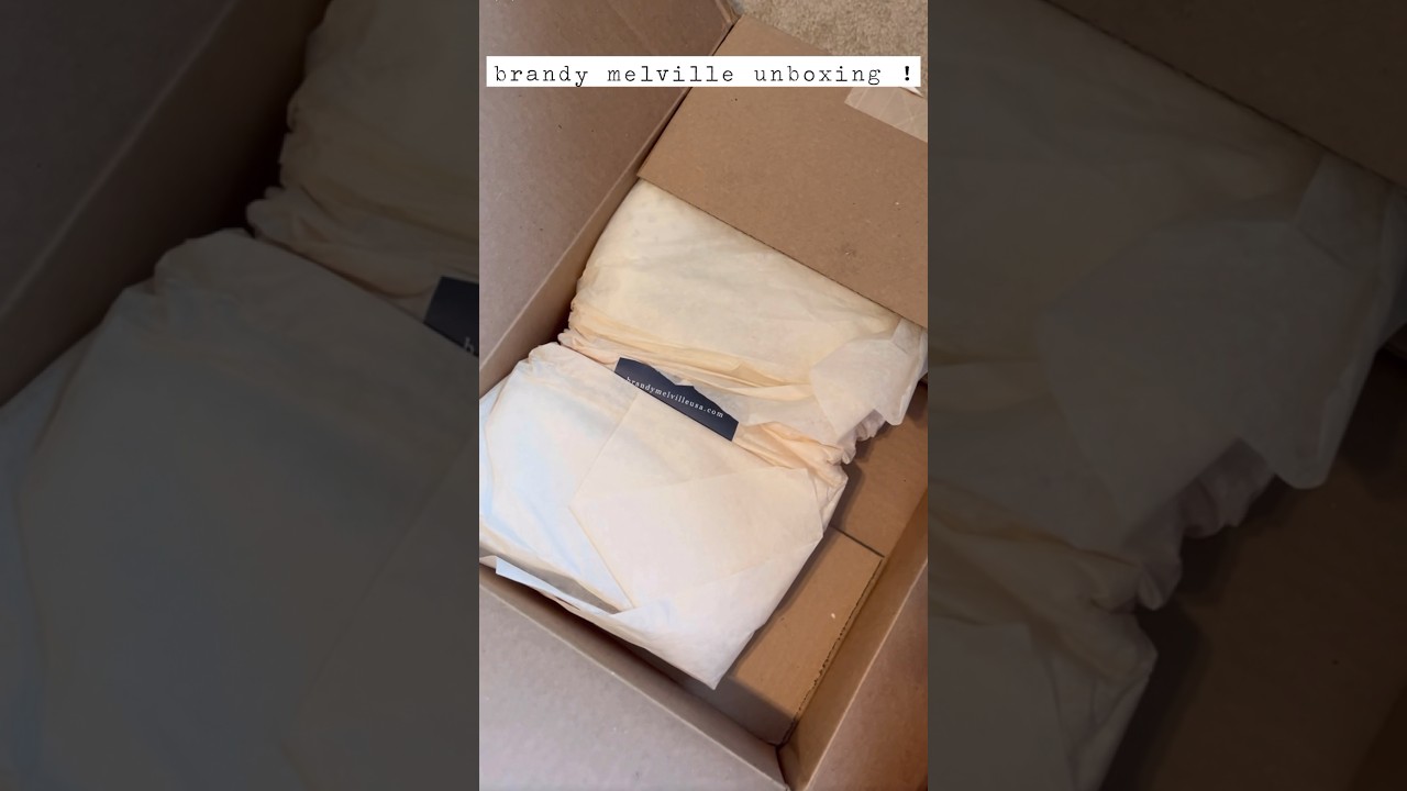 🛍️ #brandymelville #unboxing #unboxingvideo #haul #shopping #clothing #aesthetic #viral #shorts #yt