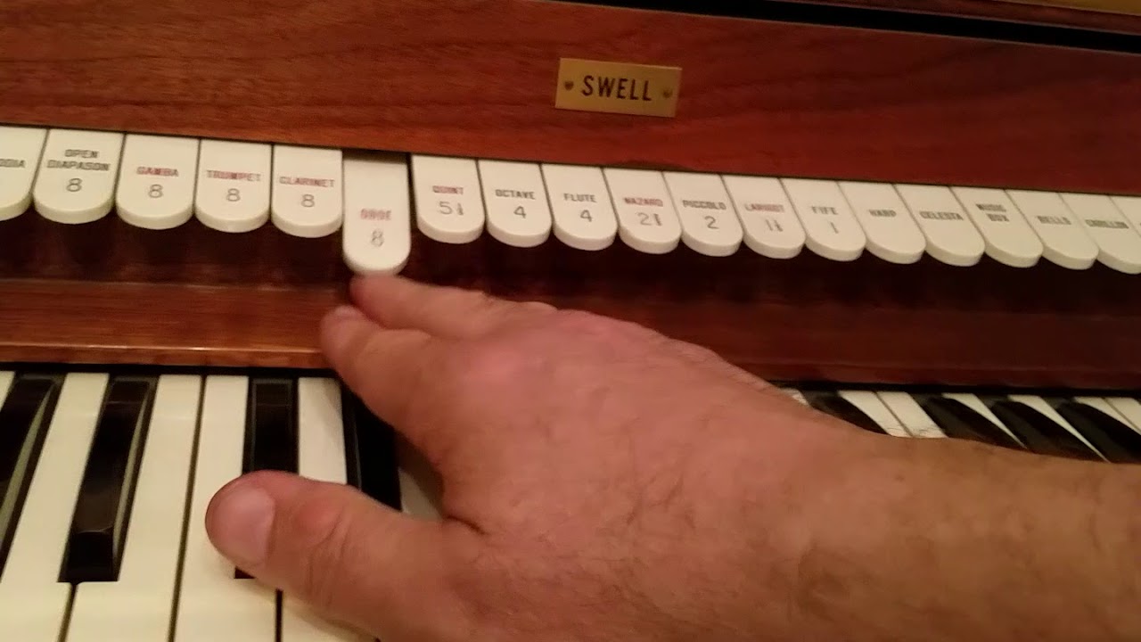 Using a vintage Allen Rondo organ to reference basic trumpet, oboe, and clarinet overtones