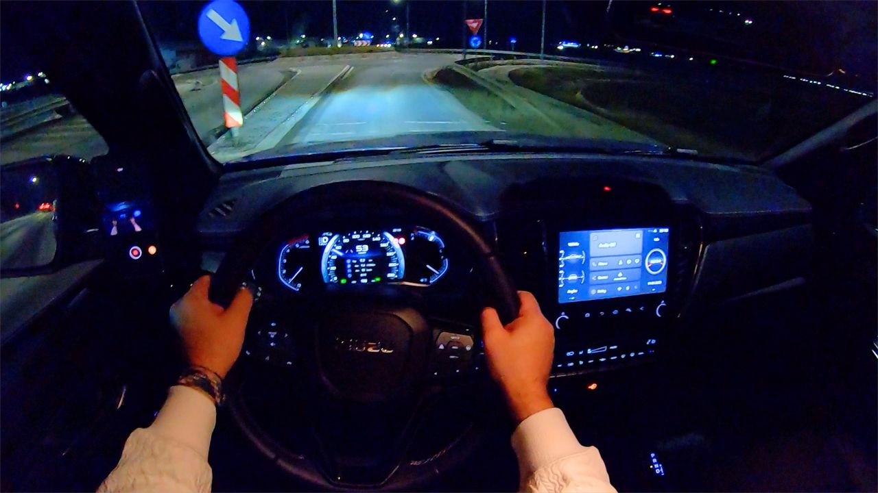 Isuzu D'Max 2025 (1.9d 164 AT 4x4) Night POV Test Drive