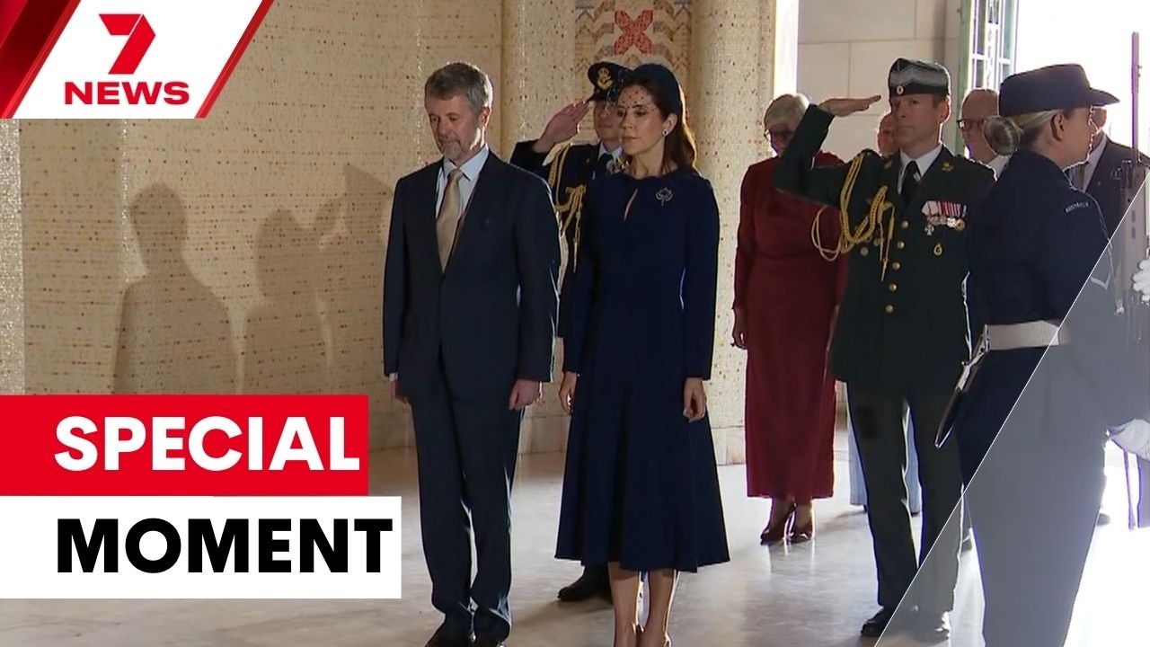 Особый момент для королевы Марии у Австралийского военного мемориала | 7NEWS