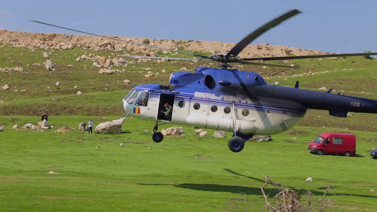 Helicopter MI-8 aproaching, landing and takeoff @ Campulung, Romania