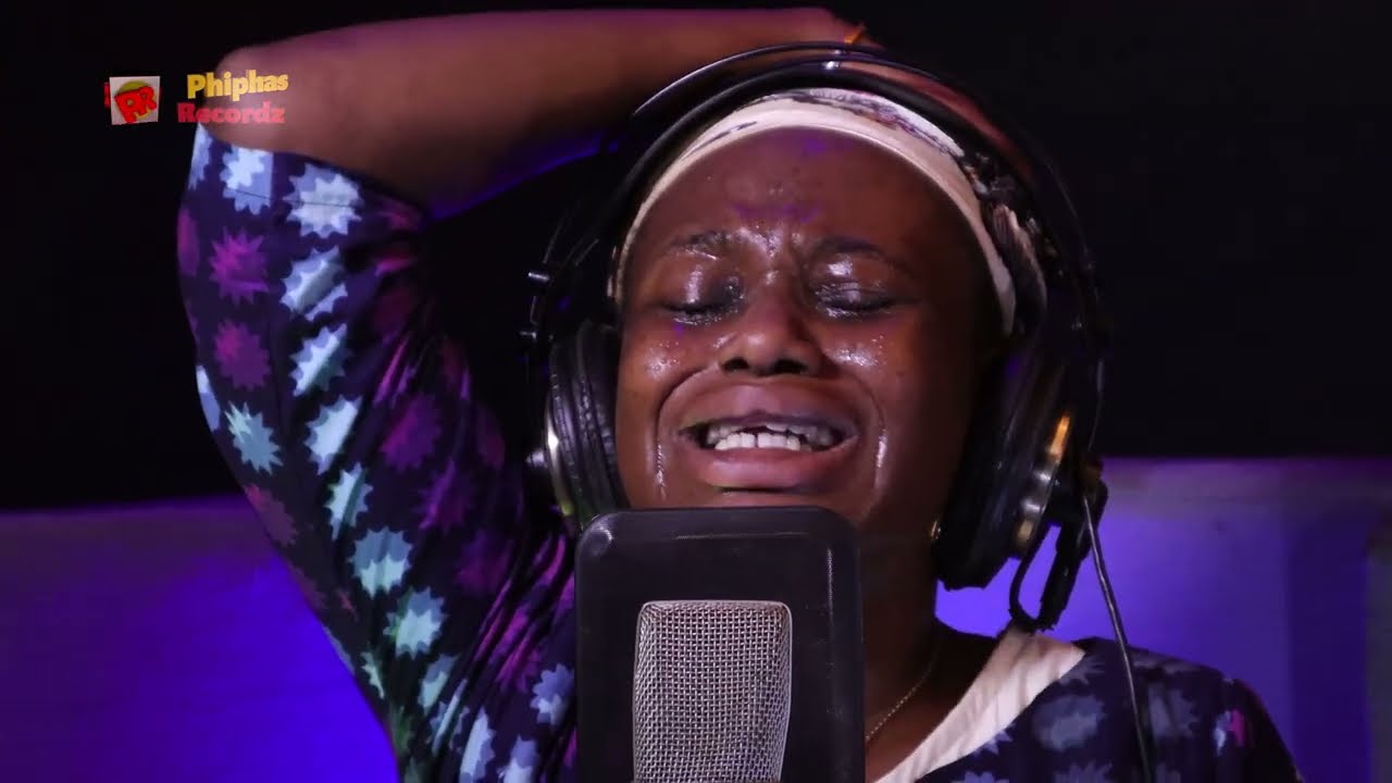 LADY MERCY😭 BREAKS INTO TEARS, SWEET SONGS 😲🙏TOUCHES THE ❤ HEART.