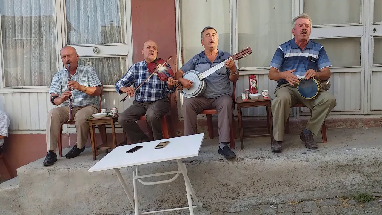 Niksar'ın İnce çalgı üstadlarından Sunam Uyanmaz.