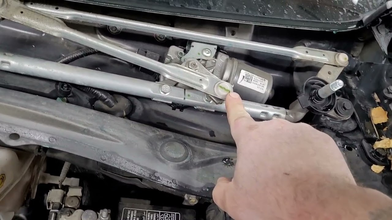 У Hyundai Tucson подняты дворники.