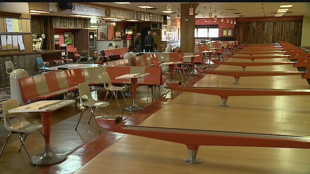 Owners of retro bowling alley in Sharon hope it stays intact once auctioned off