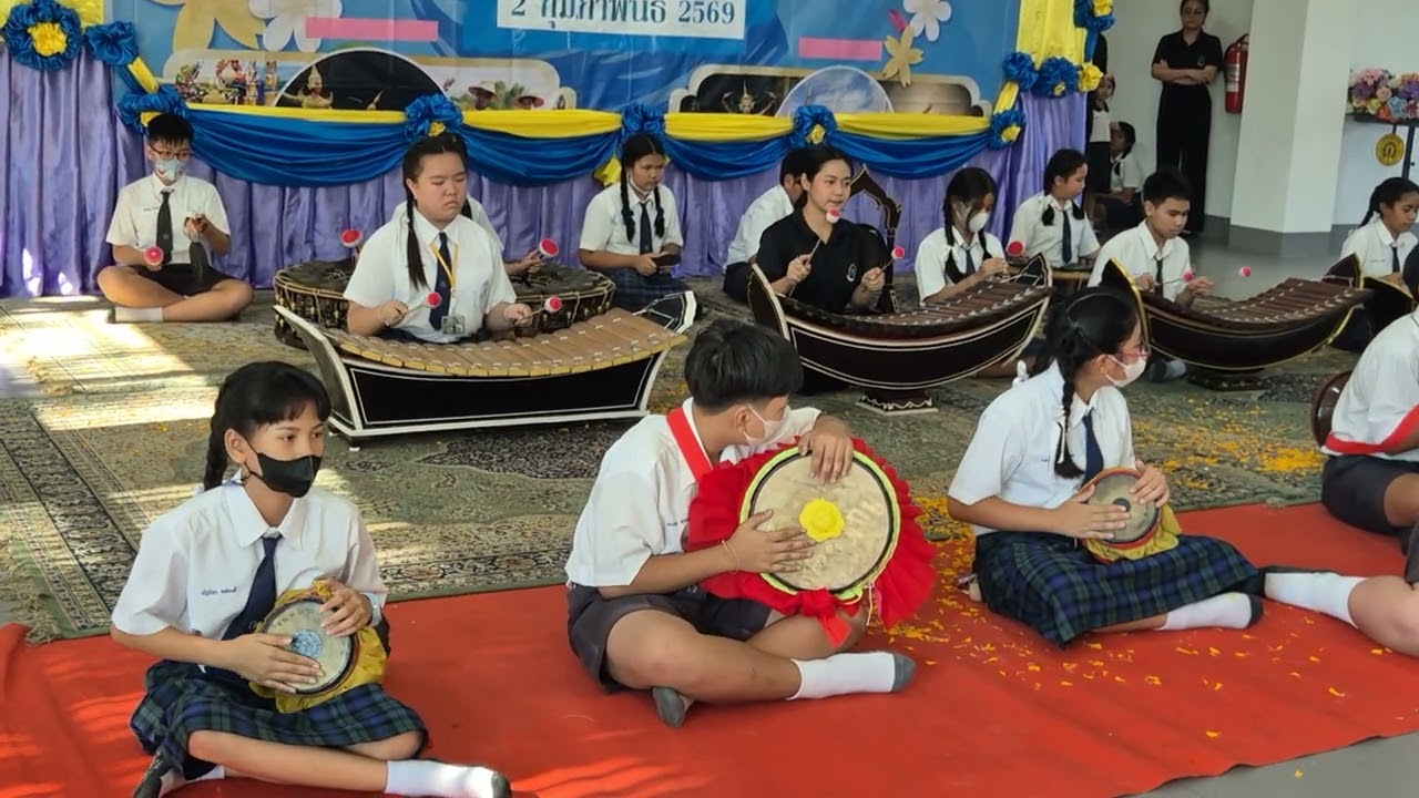 การแสดงดนตรี โดยตัวแทนนักเรียนชมรมดนตรีไทย