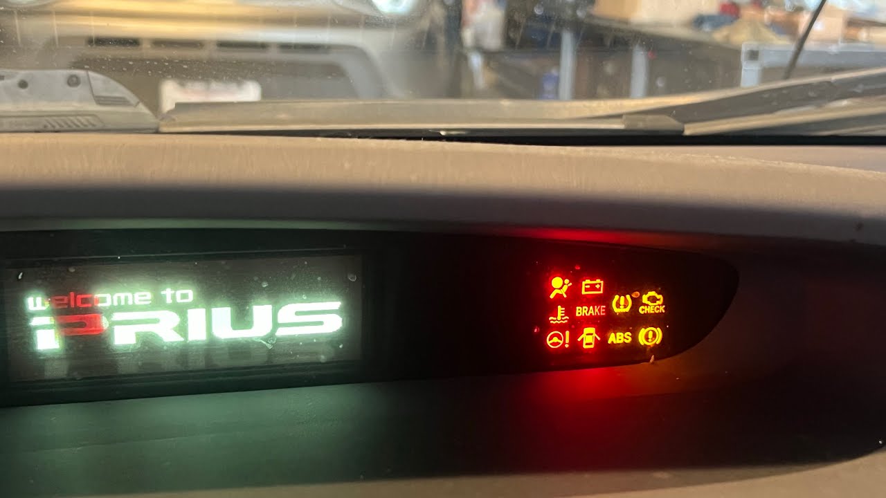 2010 Toyota Prius Cunado la bomba de agua está dañada y la señal que presenta