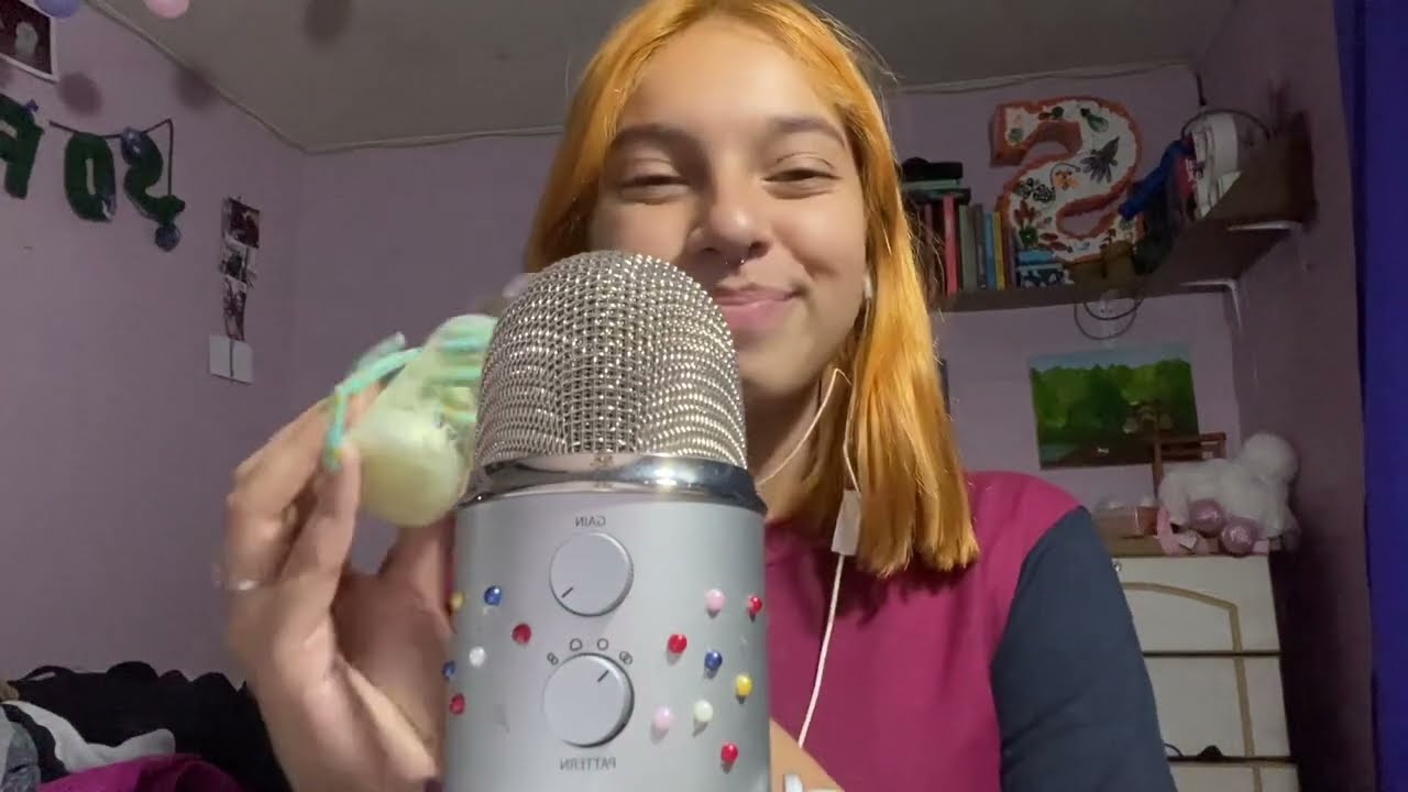 ASMR 30 COSAS SOBRE MÍ| SUSURROS Y TAPPING| SOFIWI