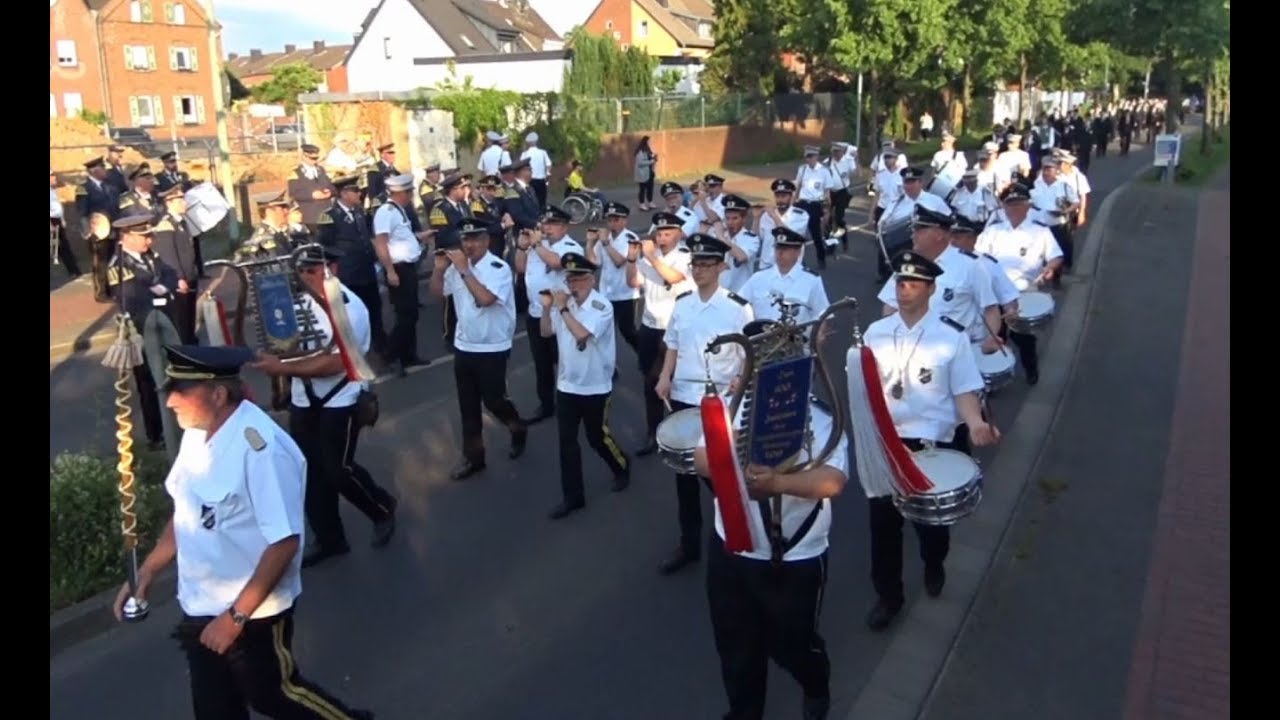 Schützenfest in Neuss Weckhoven 2019 Aufmarsch zum Zapfenstreich