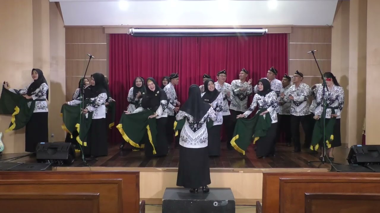 Mars PGRI & Jangkrik Genggong Paduan Suara PGRI Kabupaten Kendal