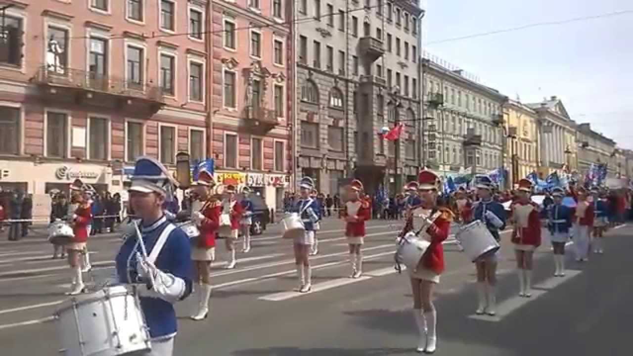 Первомайская демонстрация в Санкт Петербурге 2015 марш девушки с барабанами