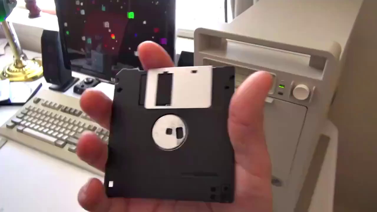&iquest;Un disquete de 128GB ?! Mira como lo hace