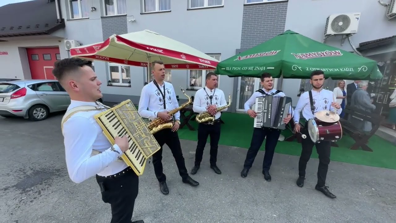 Zaświeć mi Miesiączku ! 🤩😍👌 Przed Lokalem 🤩