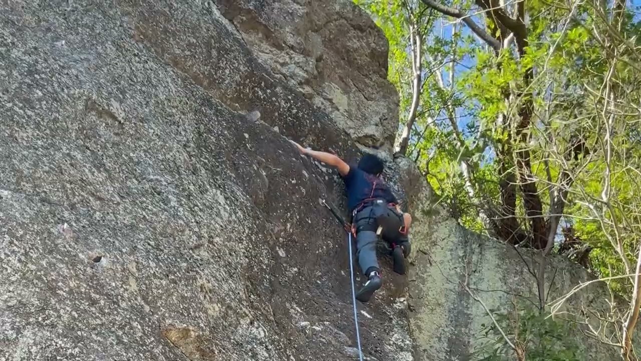 湯河原幕岩 ダークヘラー 5.9