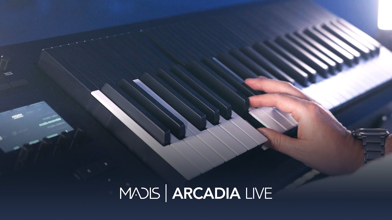 Madis - Arcadia (Live Performance)
