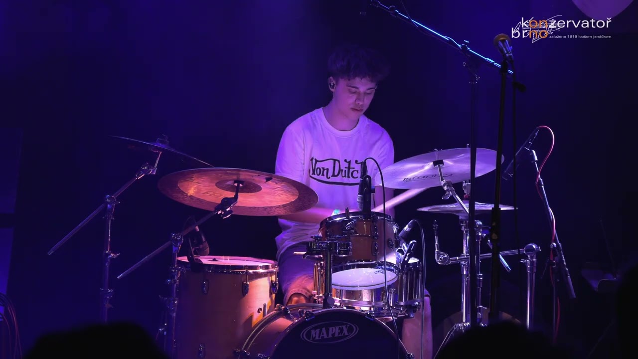 Michael Sweeney: Birdland  - Kryštof Dvořák