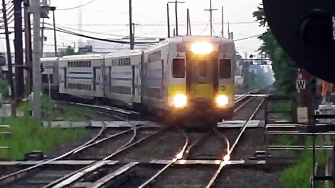 LIRR: Morning Rush Hour ft. M7s M3s, Horn Action, And More @ Mineola