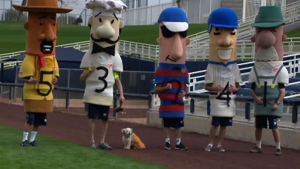 Hank the dog runs his first Sausage Race