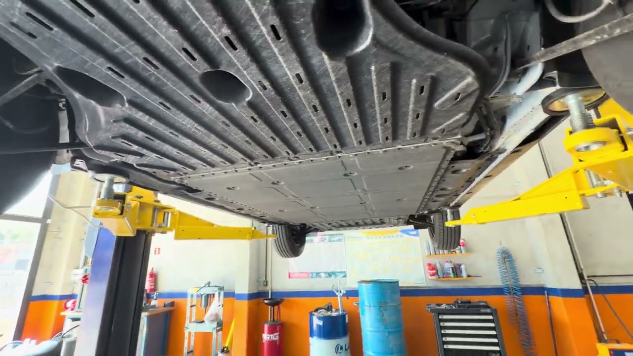 Como é por baixo do Geely Ex2 e sua suspensão, bateria e motor???