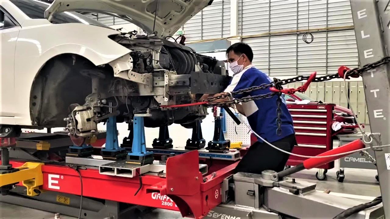 Mazda 3, обучение на стапеле Celette с универсальными стапельными насадками Cameleon.