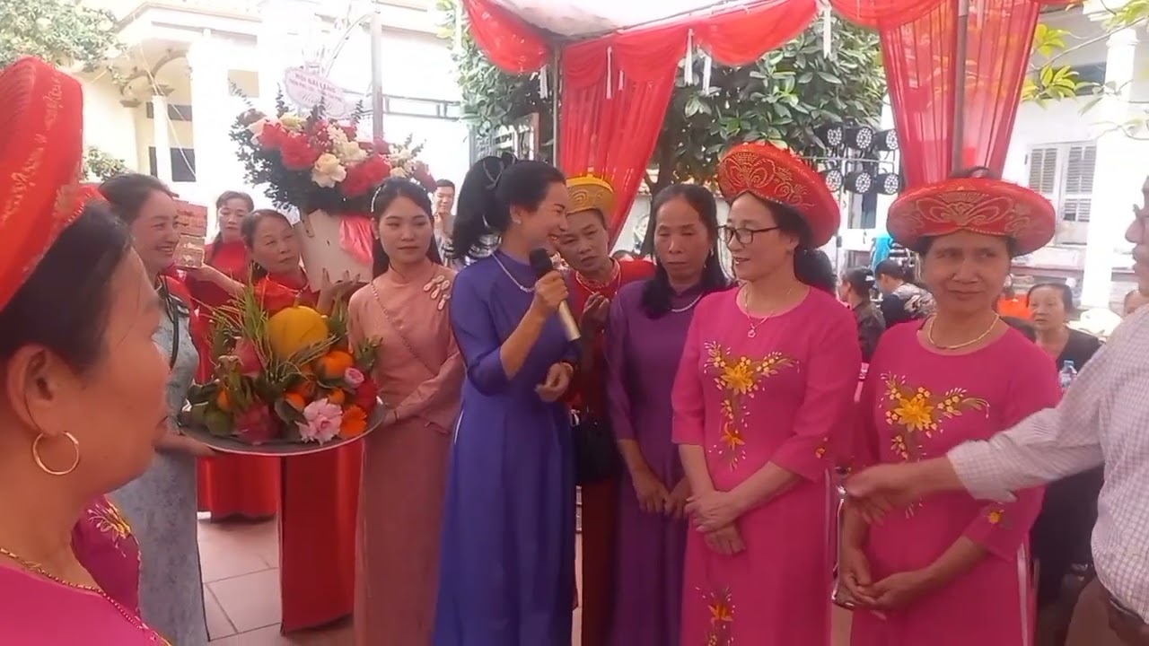Lễ Rước gái Làng phù Lưu Lấy chồng man để có Lễ chình Thành hoàng Làng