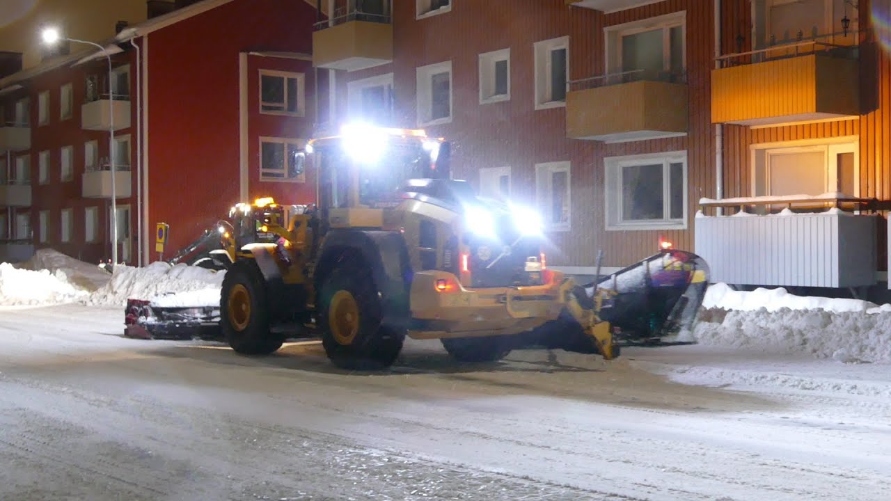 Snow clearing with Volvo L110H,L90C,JCB426E and Ljungby L15