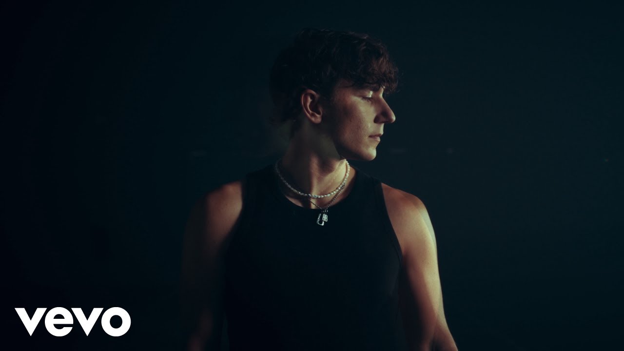 BUNT., Lauren Spencer Smith - Stay (Official Video)