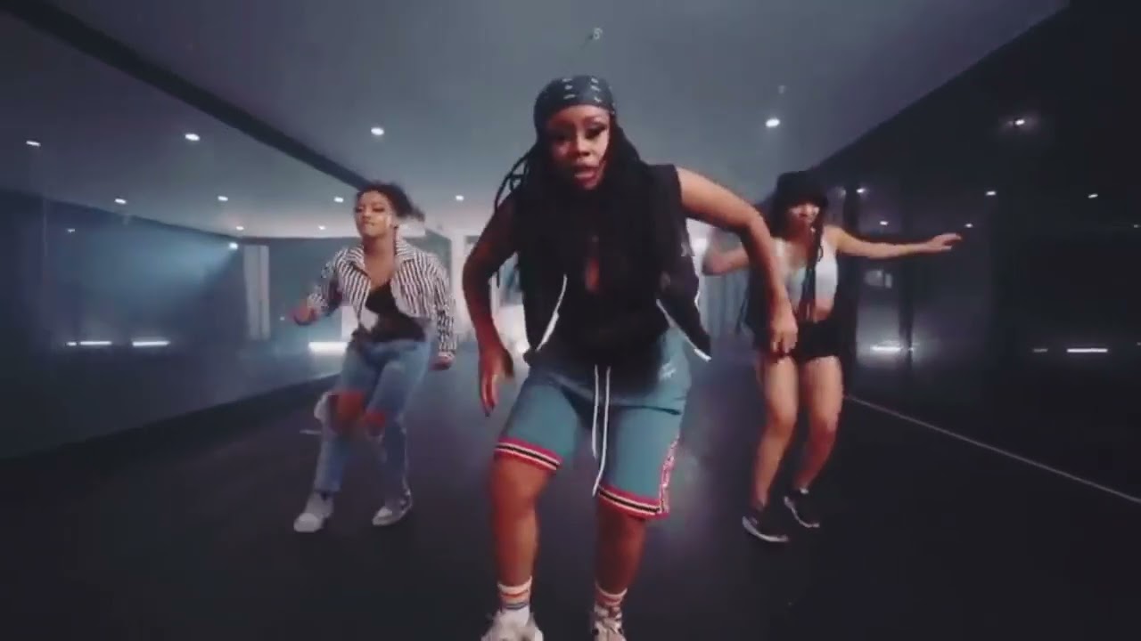 BLACKY BANTWAN-MORO FT KAMZALLAH YAMWANA, FUNNY BOY &KID FESTUS(OFFICIAL DANCE VIDEO)