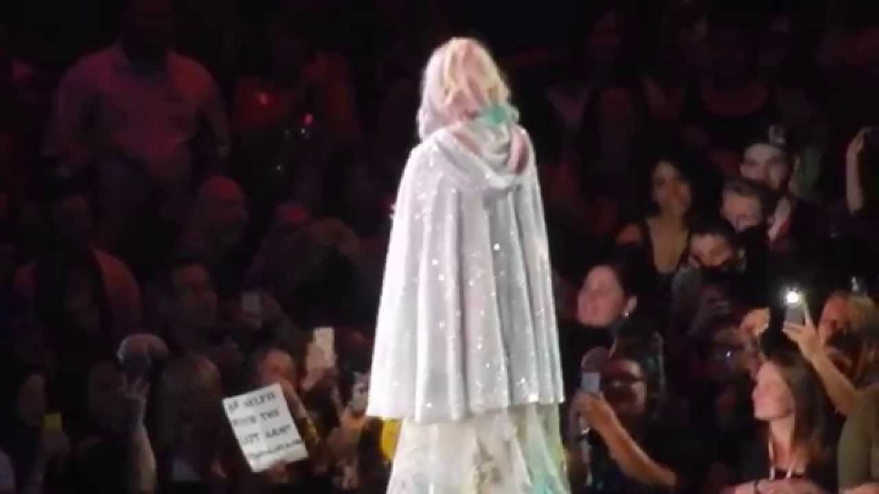 Katy Perry chats, 