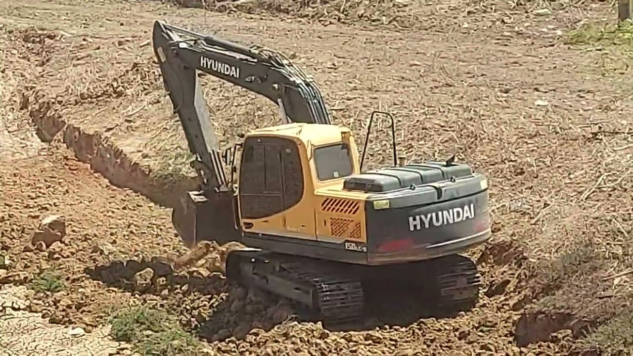 Escavadeira Hidráulica Hyundai fazendo limpeza na Lagoa (parte 1)